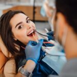 Stomatolog Dental Piotrków – Gdzie zdrowie zębów spotyka nowoczesność 6 young female patient visiting dentist office 496169 930